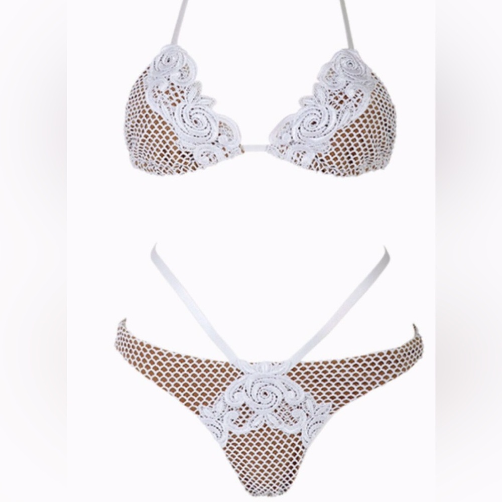NWOT BEACH BUNNY BED OF ROSES BIKINI SET